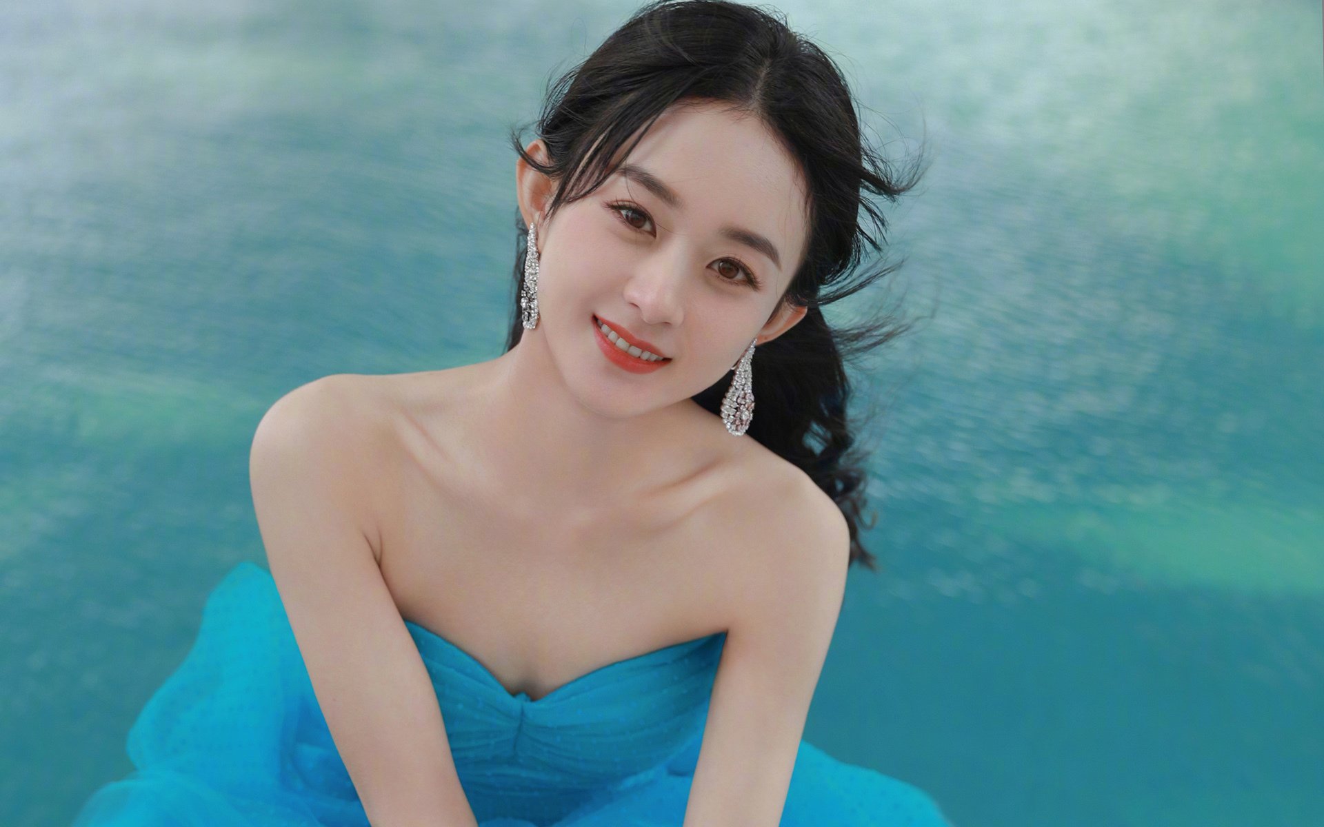 开云体育官网-桑巴舞步与北欧利刃，当维尼修斯点燃个人美学，丹麦童话割裂尤文王朝